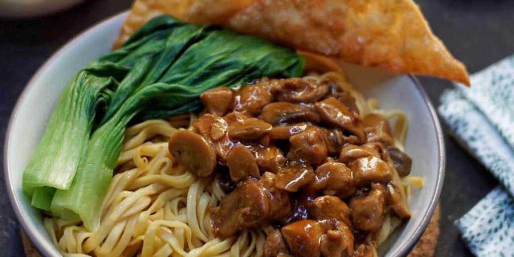 Waroeng Mie Ayam Pangsit Pak Trisno: Kenikmatan yang Menghangatkan Hati di Jl. MT. Haryono